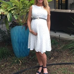 White lace Maternity Dress by Taylor for Pea in The Pod. Size Small